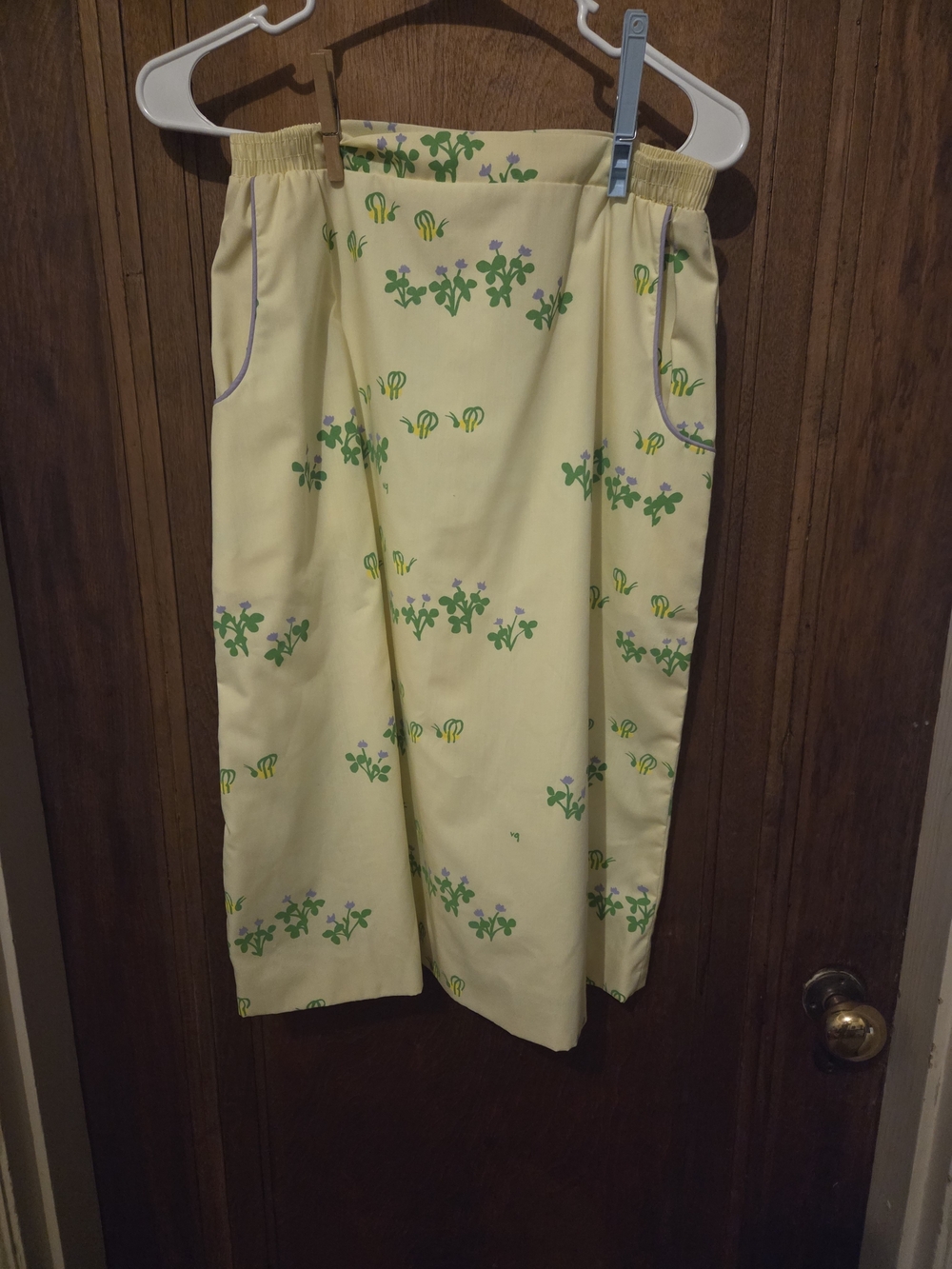 AMAZING Vintage The Vested Gentress Bee & Flower Skirt- Size 10 ( Fits Small )